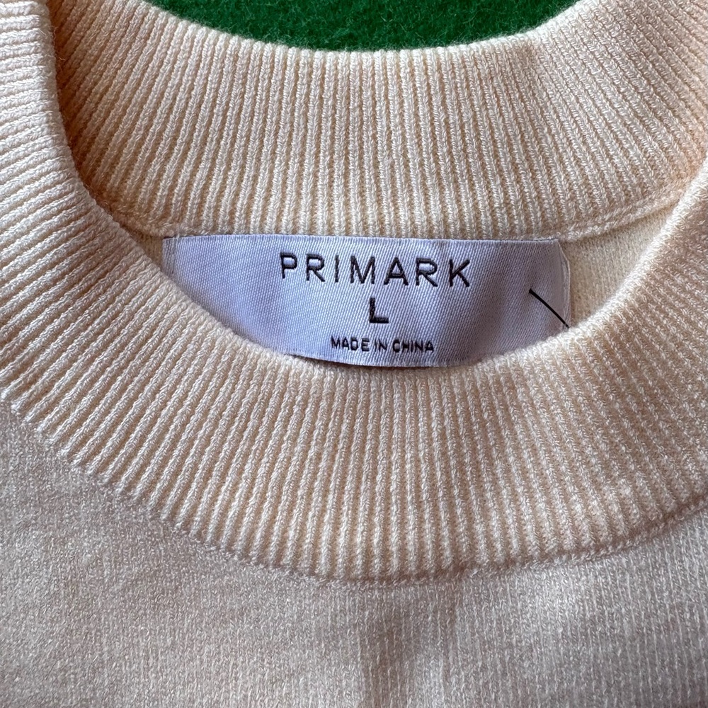 Cream cherry 🍒 sweater - Picture 3 of 11